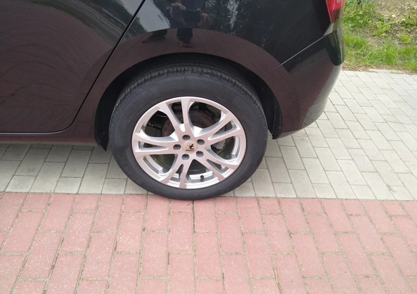 Skoda Fabia cena 38400 przebieg: 115000, rok produkcji 2016 z Łask małe 326